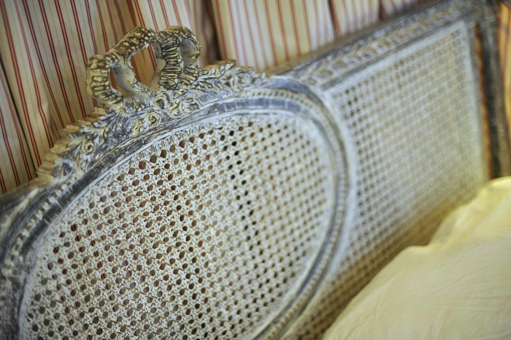 Вилла L'Orangerie Du Grand Jardin Conde-sur-Seulles Номер фото