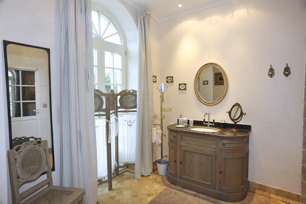 Вилла L'Orangerie Du Grand Jardin Conde-sur-Seulles Номер фото