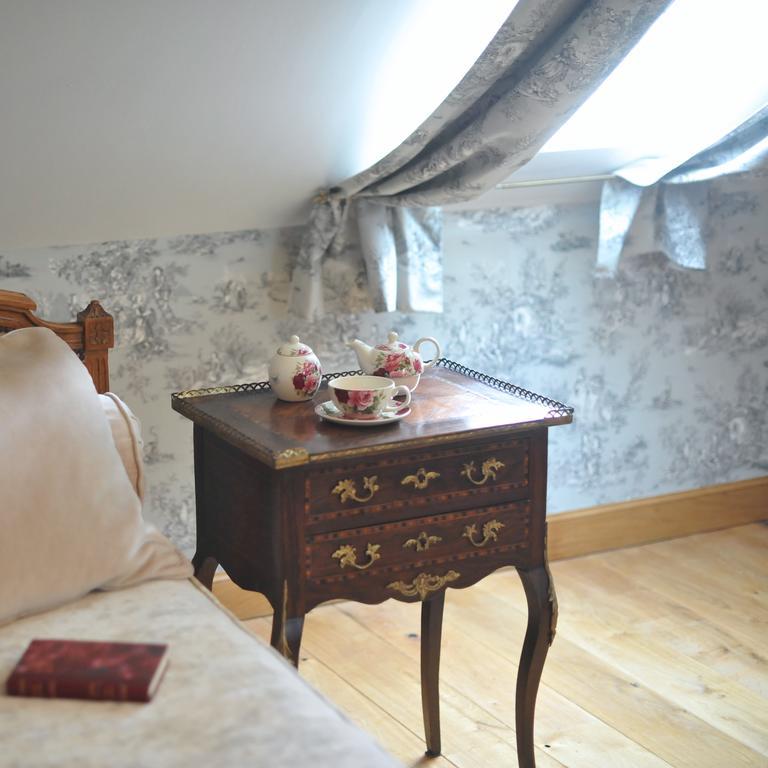 Вилла L'Orangerie Du Grand Jardin Conde-sur-Seulles Номер фото
