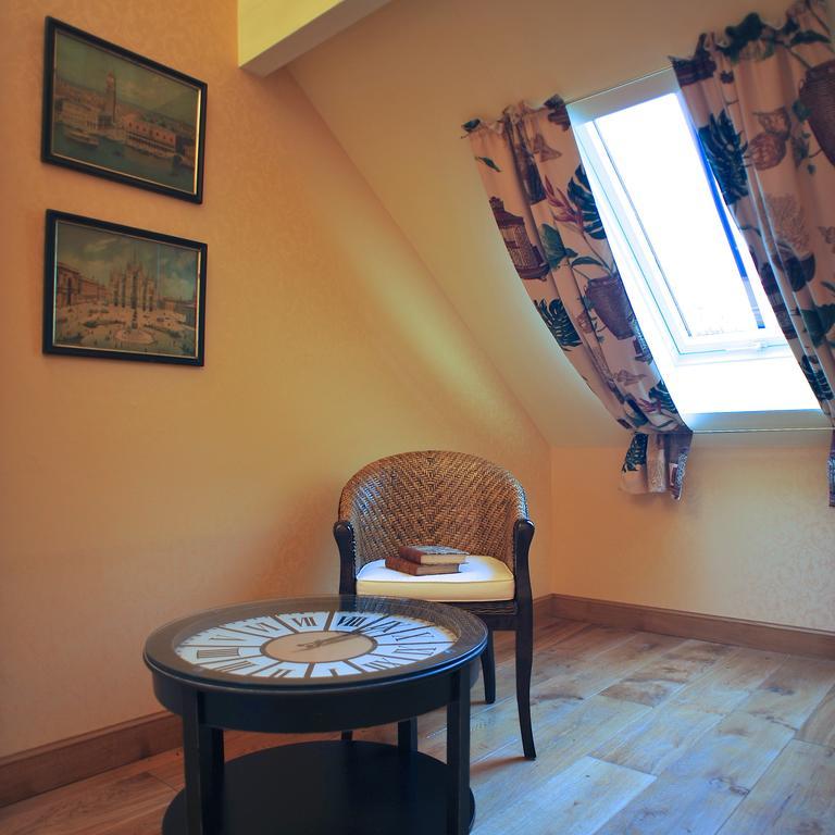 Вилла L'Orangerie Du Grand Jardin Conde-sur-Seulles Номер фото